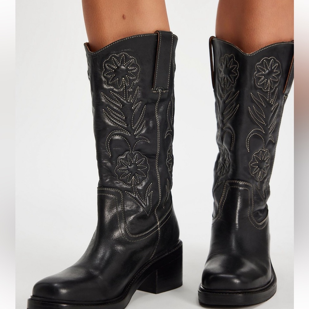 FRYE AND CO. Black Heeled Boots with Floral Stitching